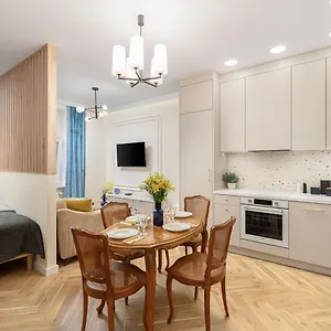 Quiet On The Main Square, 2 Bathrooms Apartament
